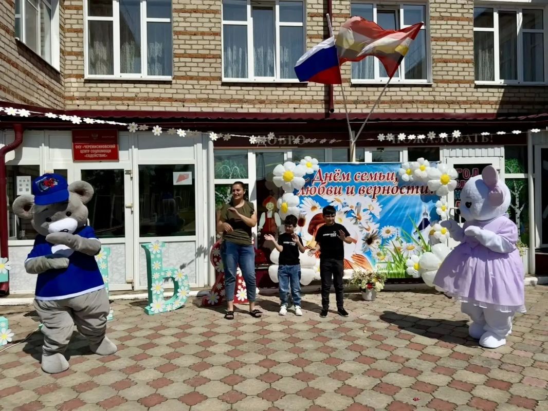 Ежегодно 8 июля в России отмечается самый трогательный и душевный праздник - День семьи, любви и верности! Ежегодно 8 июля в России отмечается самый трогательный и душевный праздник - День семьи, любви и верности!