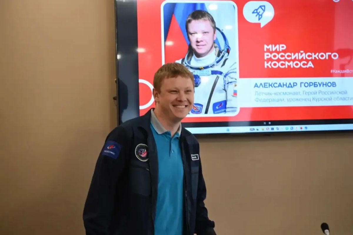 Выставка космонавта Горбунова с фотографиями Земли с МКС открылась в Курске Выставка космонавта Горбунова с фотографиями Земли с МКС открылась в Курске