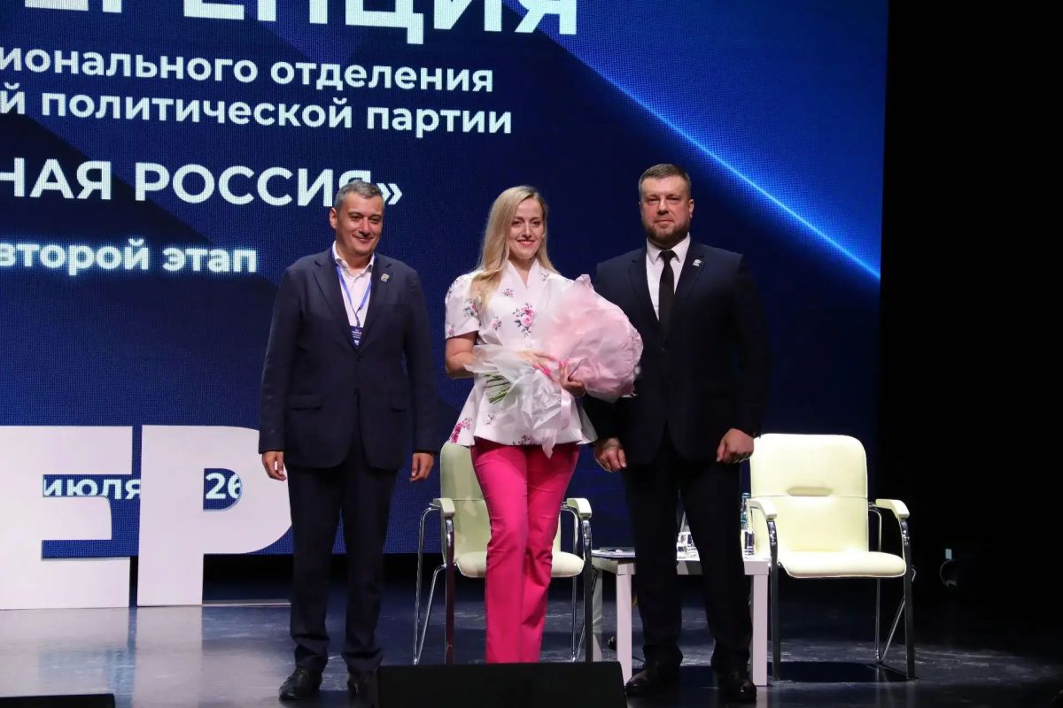 Важная дата: состоялось вручение партийных билетов