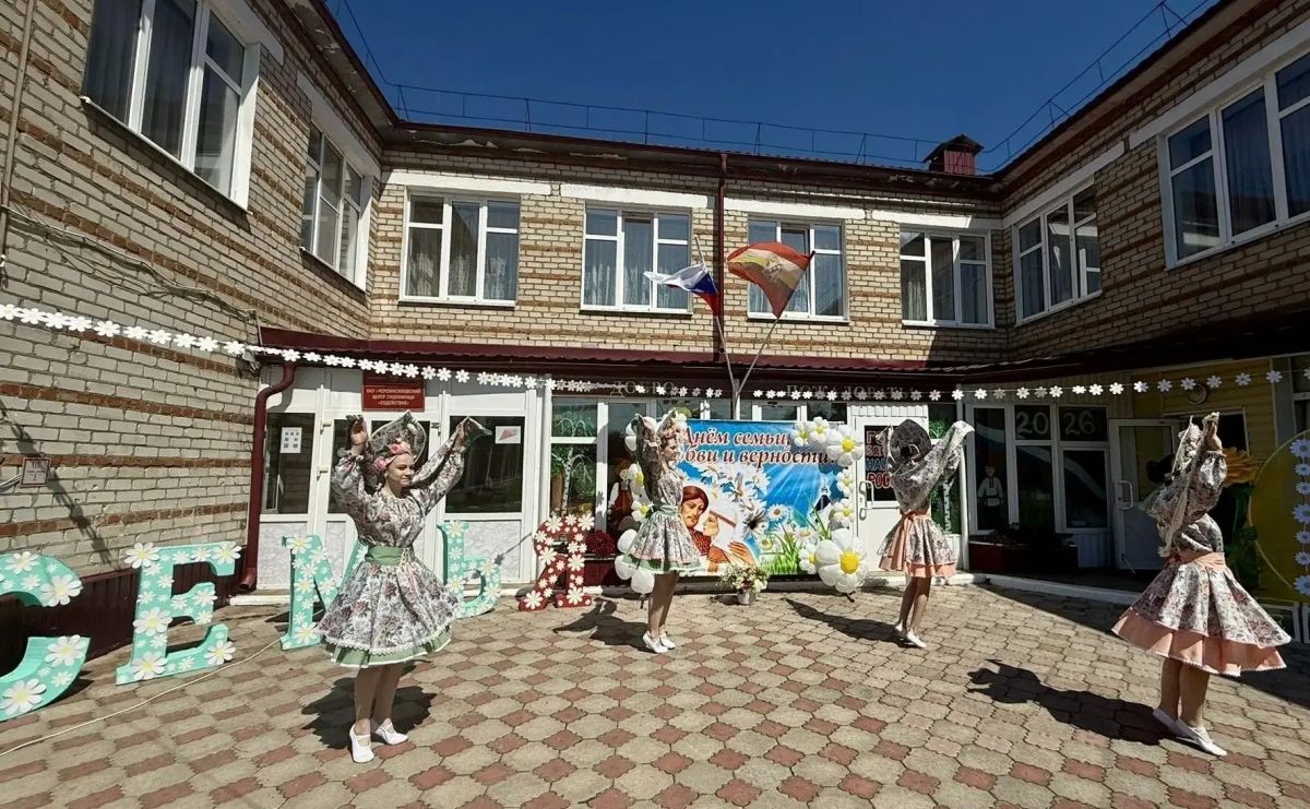 Ежегодно 8 июля в России отмечается самый трогательный и душевный праздник - День семьи, любви и верности!