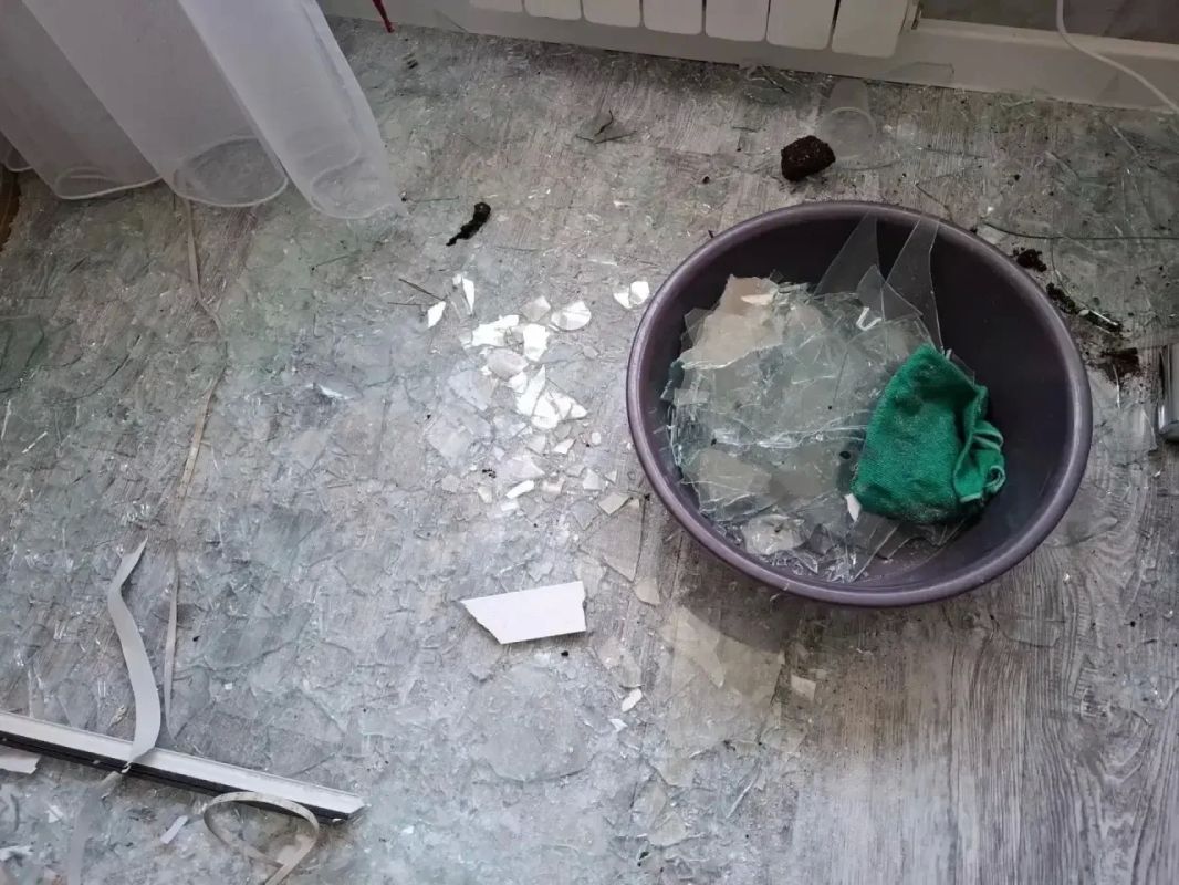 В Курске в ходе ночной атаки БПЛА: повреждены 16 автомобилей и 7 квартир В Курске в ходе ночной атаки БПЛА: повреждены 16 автомобилей и 7 квартир