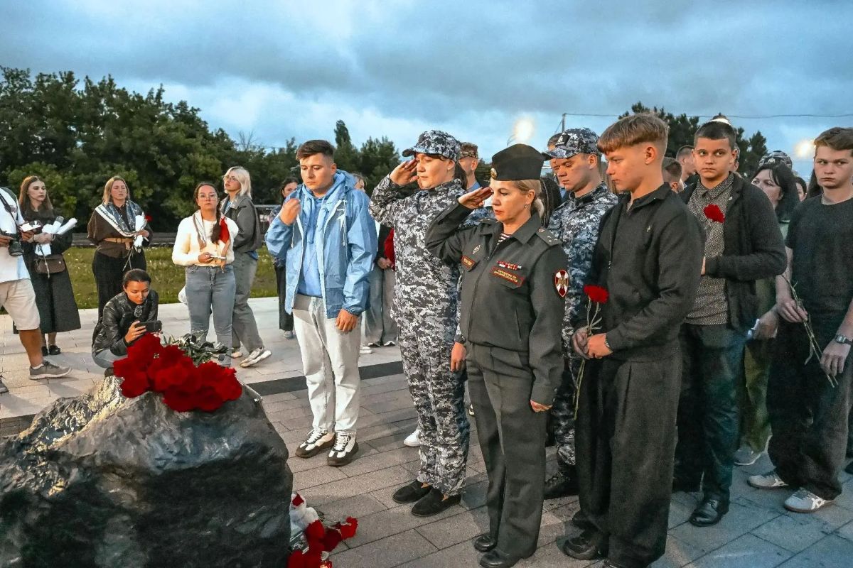 В Курске почтили память погибших при атаке БПЛА на городской пляж год назад В Курске почтили память погибших при атаке БПЛА на городской пляж год назад