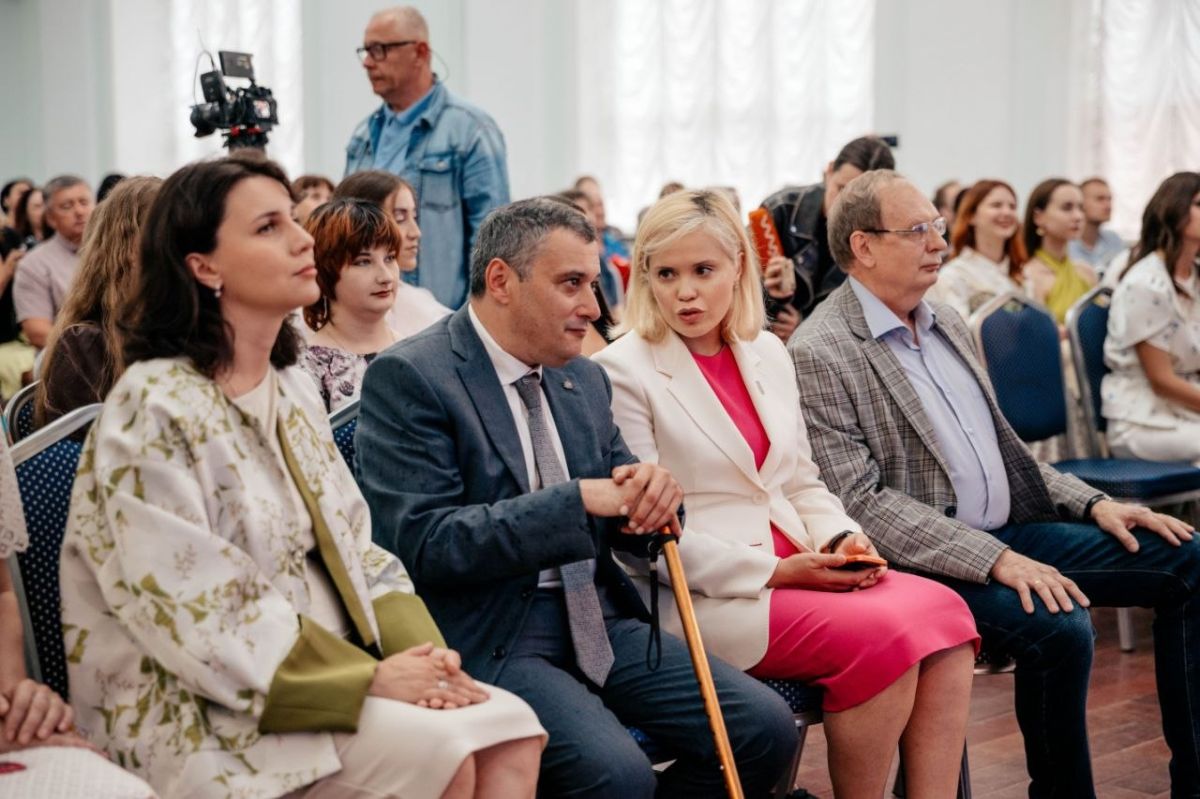 Екатерина Харченко: Мастера слова, которым мы доверим наших детей Екатерина Харченко: Мастера слова, которым мы доверим наших детей