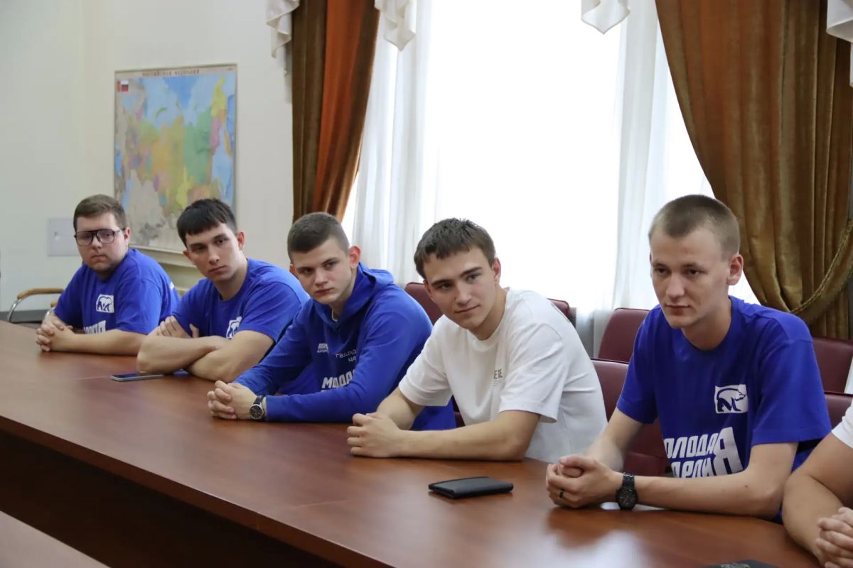 Курян наградили за патриотизм и гуманитарную помощь бойцам СВО Курян наградили за патриотизм и гуманитарную помощь бойцам СВО
