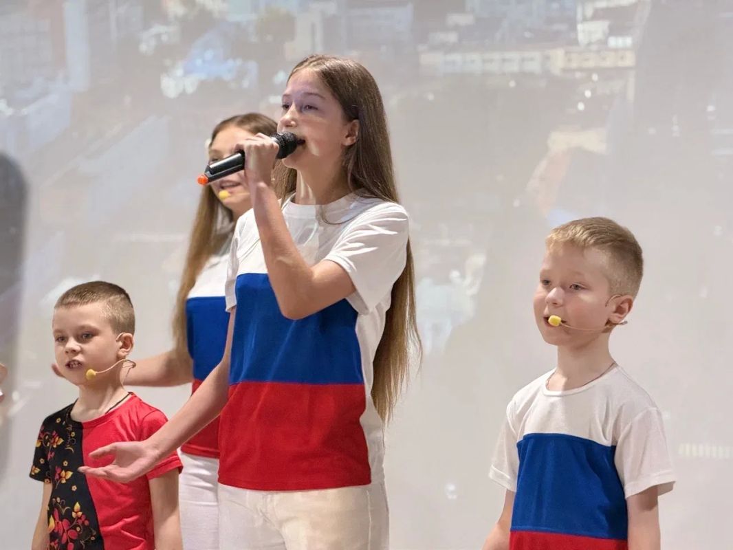 В Курске чествовали семьи, ставшие примером любви, верности и родительского труда В Курске чествовали семьи, ставшие примером любви, верности и родительского труда