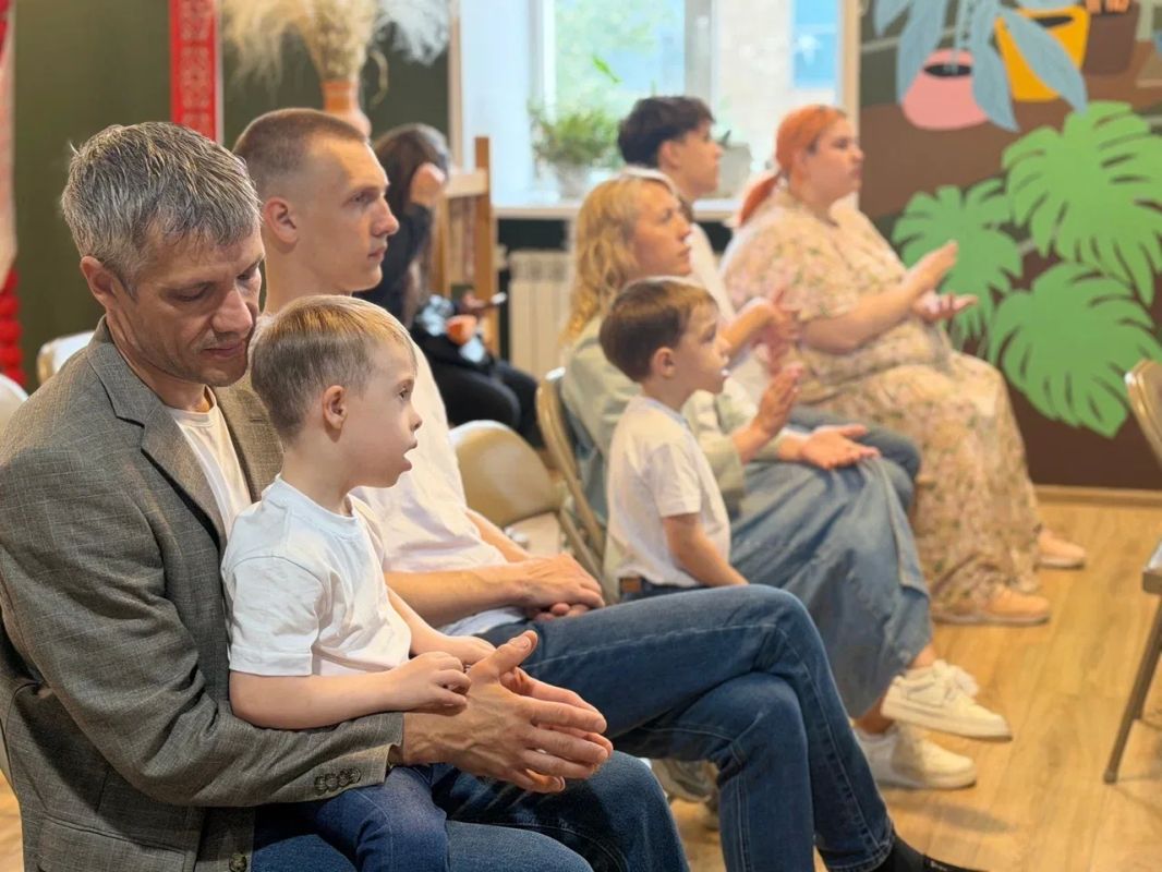 В Курске чествовали семьи, ставшие примером любви, верности и родительского труда В Курске чествовали семьи, ставшие примером любви, верности и родительского труда