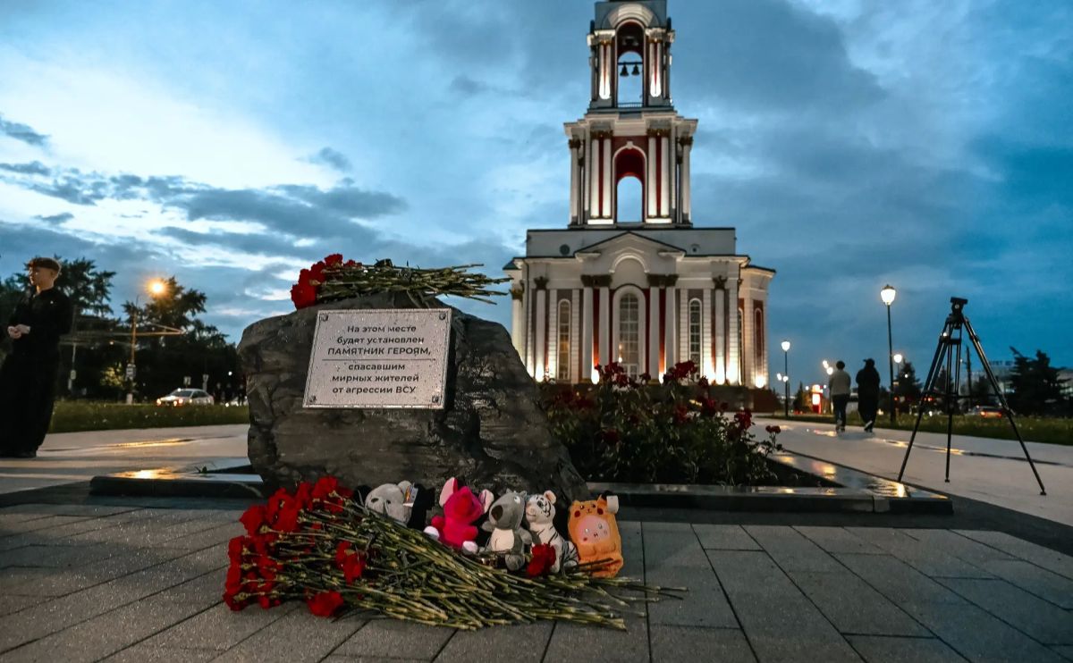 В храме великомученика Георгия Победоносца прошла панихида по погибшим в результате украинской атаки на городской пляж в ночь с 8 на 9 июля 2025 года В храме великомученика Георгия Победоносца прошла панихида по погибшим в результате украинской атаки на городской пляж в ночь с 8 на 9 июля 2025 года