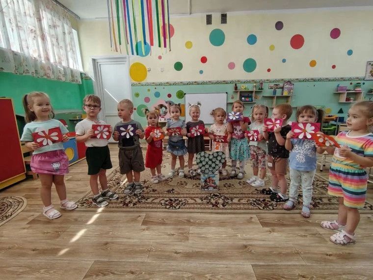 В детском саду5" Соловушка ", прошёл праздник, посвящённый Дню семьи, любви и верности, на котором говорили о том, что такое "семья"
