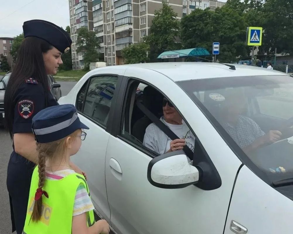 Курские дошколята вместе с сотрудниками ГАИ напомнили автомобилистам о правилах дорожного движения Курские дошколята вместе с сотрудниками ГАИ напомнили автомобилистам о правилах дорожного движения