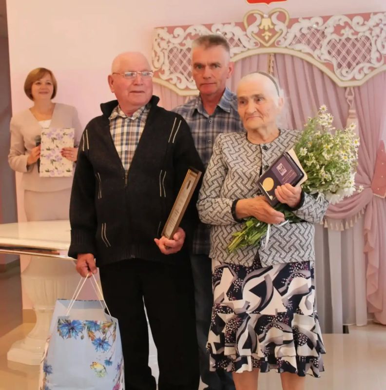 Тепло сердец: Золотухинский район отметил День семьи, любви и верности! Тепло сердец: Золотухинский район отметил День семьи, любви и верности!