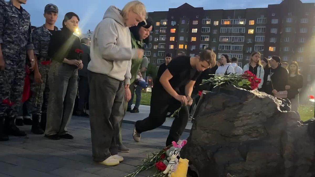 В Курске прошла панихида в годовщину трагедии на городском пляже В храме Георгия Победоносца состоялась панихида по курянам, погибшим в результате вражеской атаки на городской пляж в июле прошлого года. В ту страшную ночь...