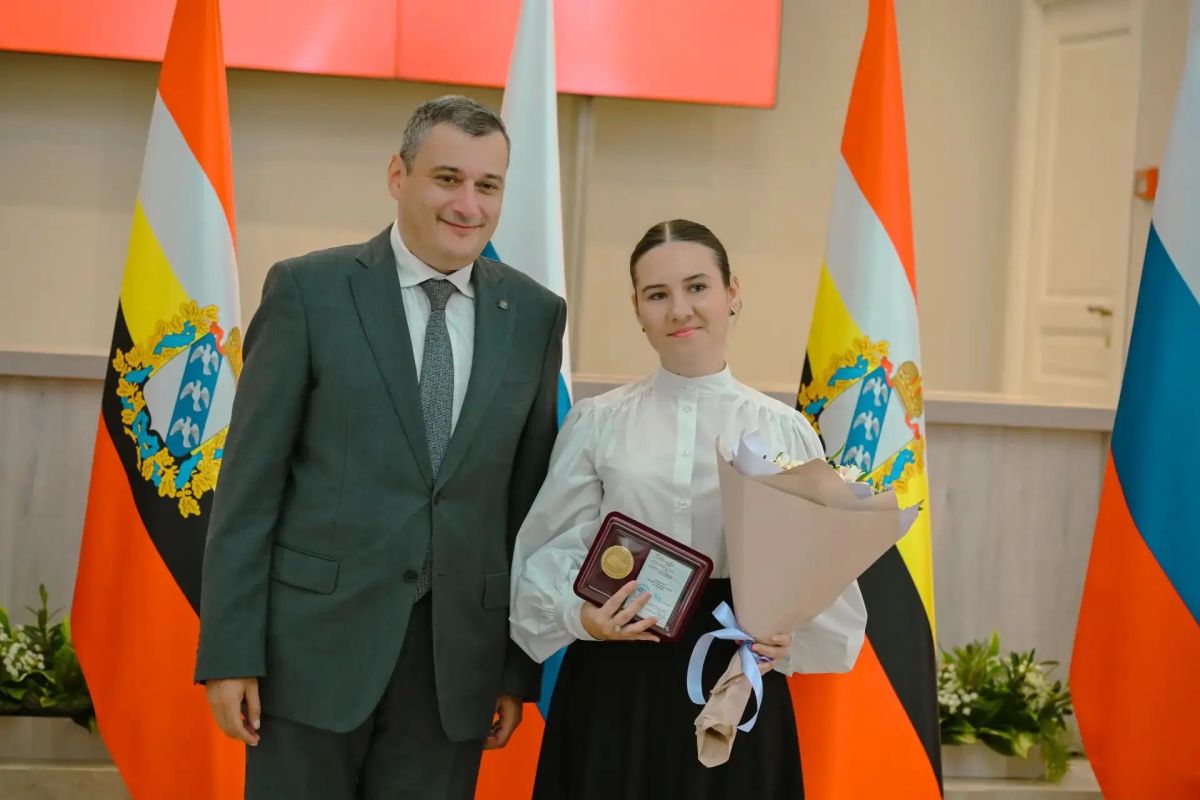 33 выпускника наградили почётным знаком и дипломом «Я – курянин» 33 выпускника наградили почётным знаком и дипломом «Я – курянин»