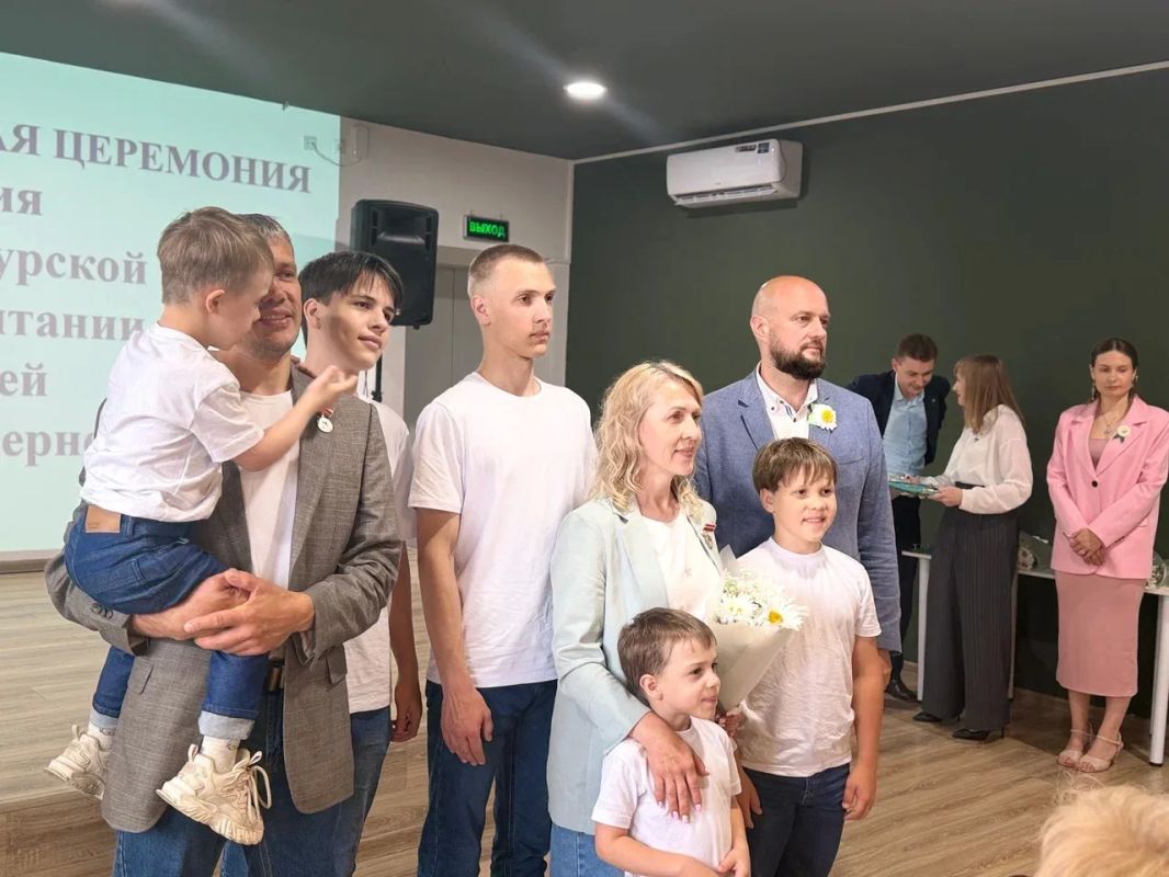В Курске чествовали семьи, ставшие примером любви, верности и родительского труда В Курске чествовали семьи, ставшие примером любви, верности и родительского труда
