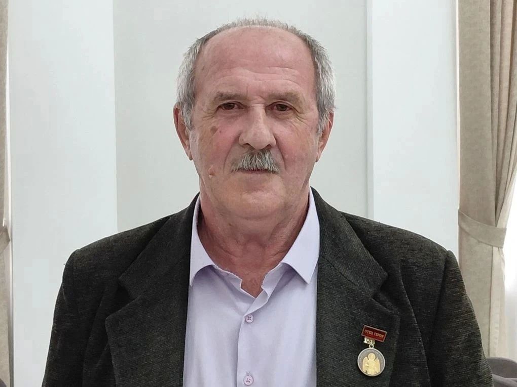 Александр Хинштейн наградил курян за заслуги в воспитании детей Александр Хинштейн наградил курян за заслуги в воспитании детей