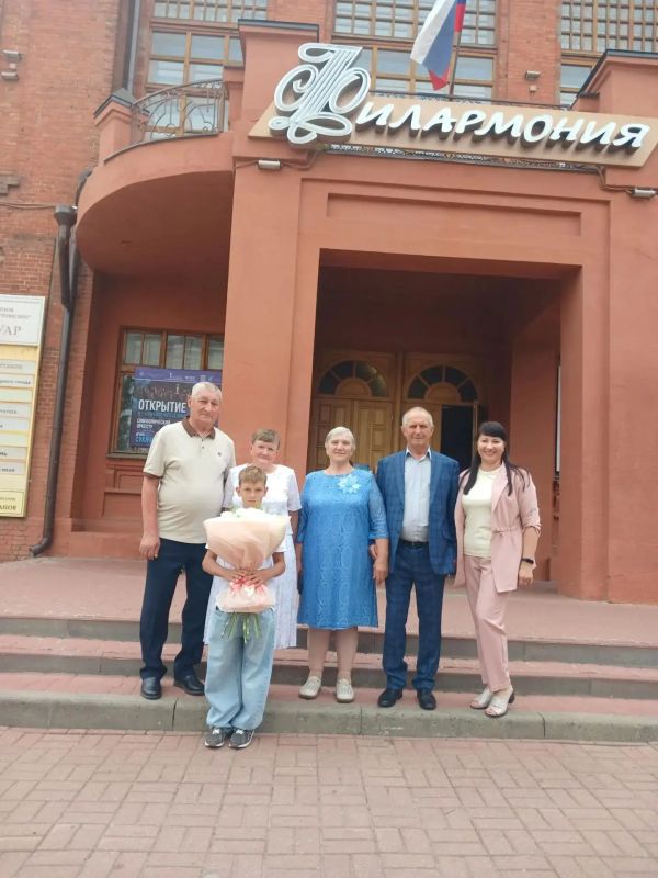 В Курской государственной филармонии состоялось торжественное мероприятие, приуроченное ко Дню семьи, любви и верности В Курской государственной филармонии состоялось торжественное мероприятие, приуроченное ко Дню семьи, любви и верности