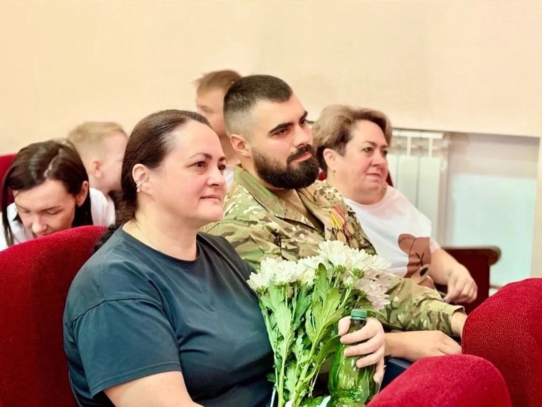 В районном доме культуры посёлка Камыши поздравили жителей нашего района В районном доме культуры посёлка Камыши поздравили жителей нашего района