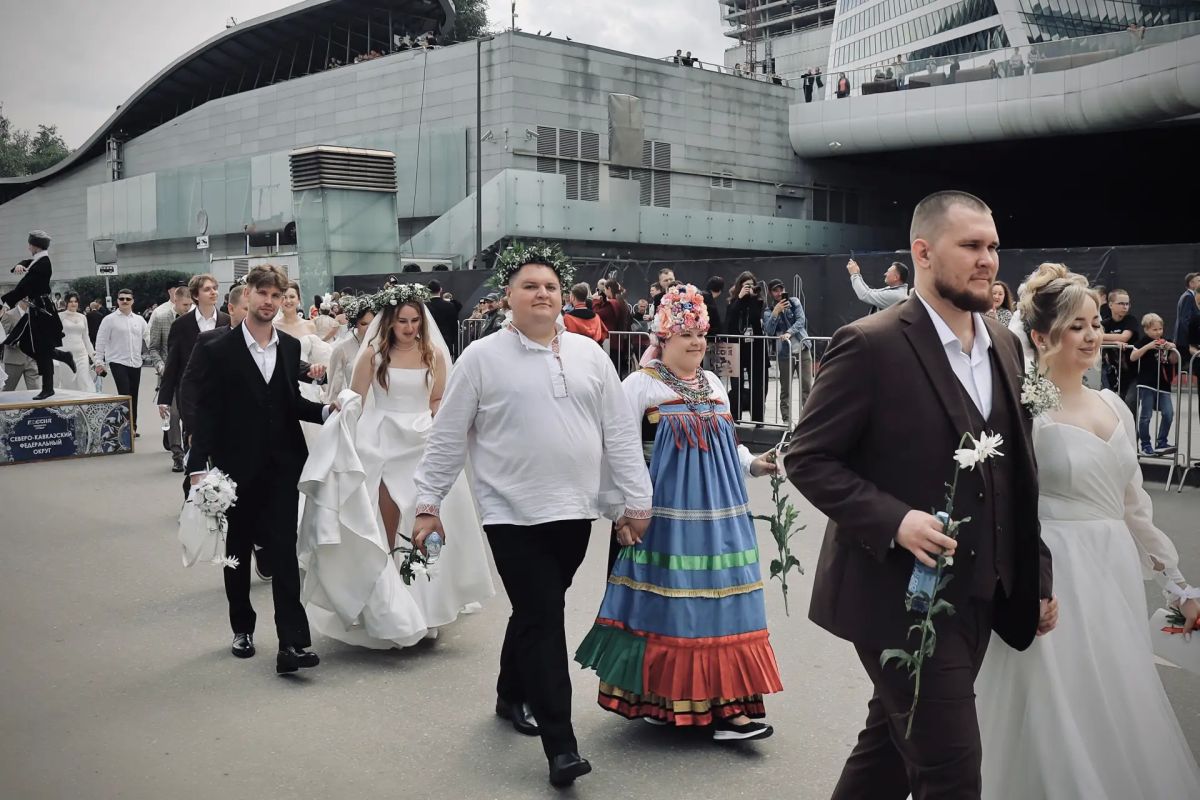 Две курские пары поженились на Всероссийском свадебном фестивале в Москве Две курские пары поженились на Всероссийском свадебном фестивале в Москве