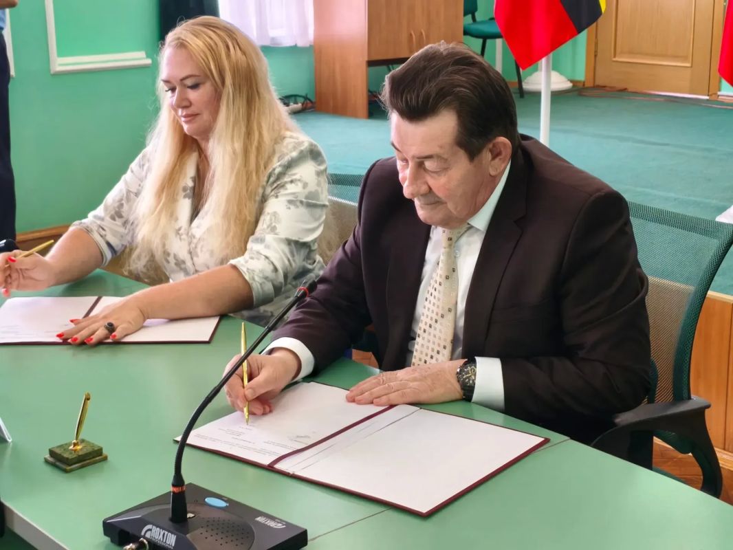 Общественная палата Курской области подписала соглашение с региональными отделениями трёх политических партий Общественная палата Курской области подписала соглашение с региональными отделениями трёх политических партий