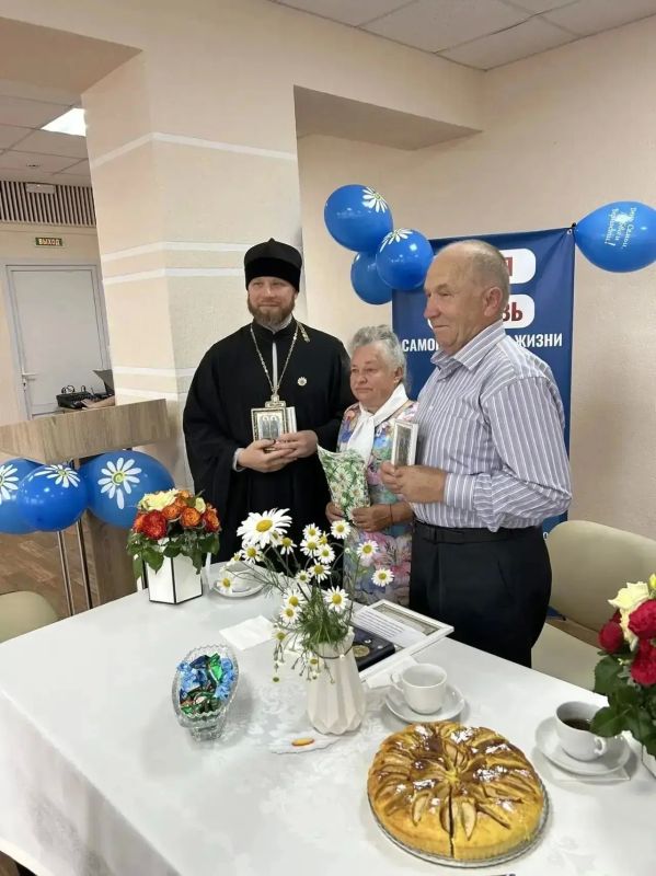 В День семьи, любви и верности чествовали супружеские пары, чьи долгие союзы стали олицетворением крепости семейных уз, взаимного уважения и преданности В День семьи, любви и верности чествовали супружеские пары, чьи долгие союзы стали олицетворением крепости семейных уз, взаимного уважения и преданности
