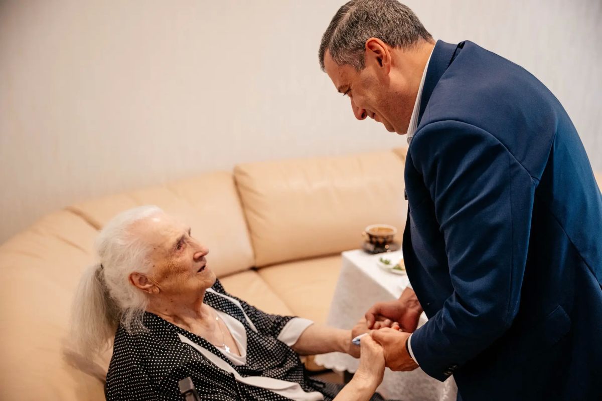 Александр Хинштейн: Особая радость — из года в год встречаться с нашими фронтовиками Александр Хинштейн: Особая радость — из года в год встречаться с нашими фронтовиками