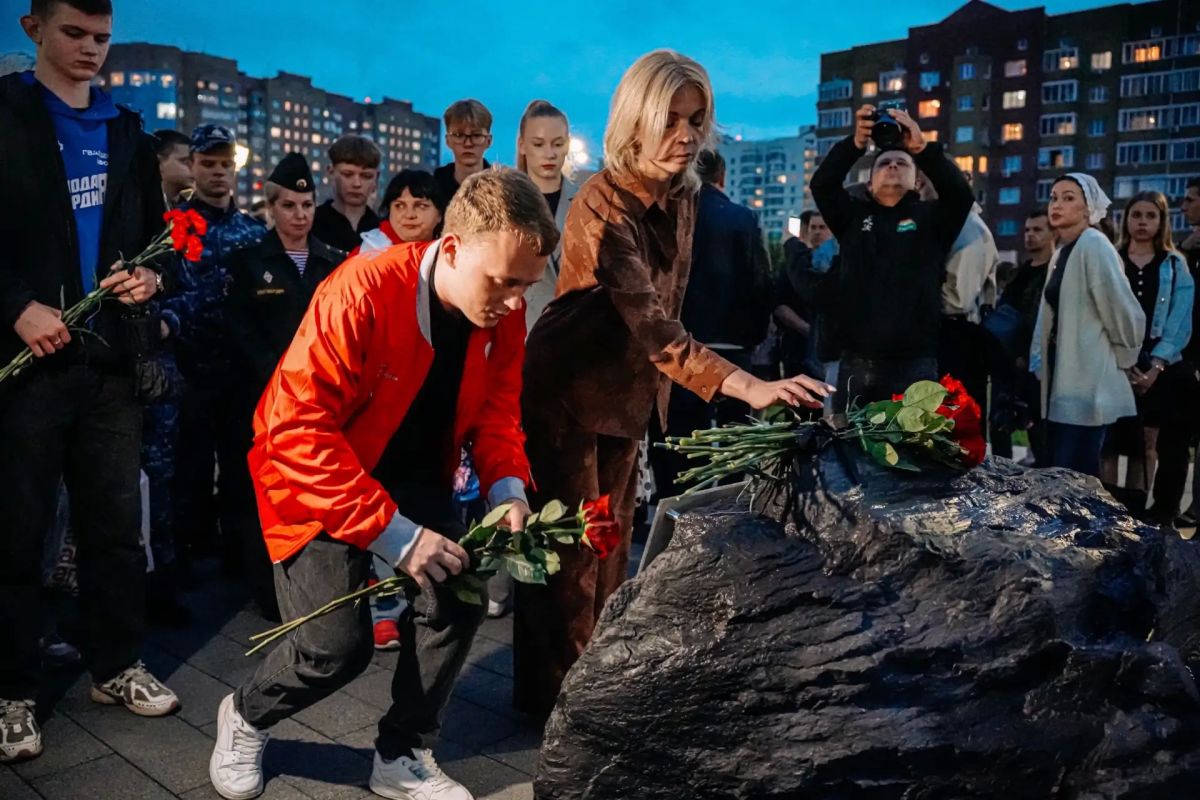 8 июля 2025г. Вооружённые силы Украины нанесли удар по мирному населению Курска: горящие обломки сбитого беспилотника рухнули на курский пляж «Городской» 8 июля 2025г. Вооружённые силы Украины нанесли удар по мирному населению Курска: горящие обломки сбитого беспилотника рухнули на курский пляж «Городской»