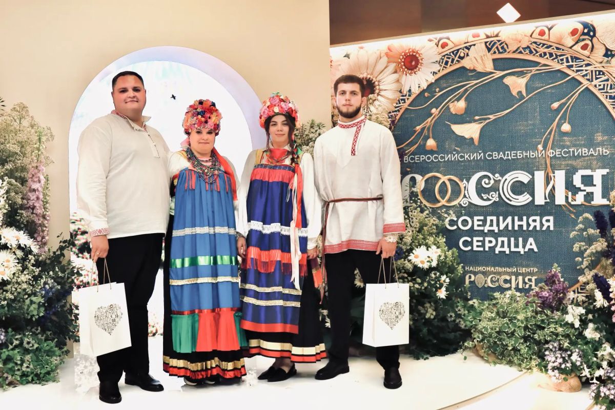 Две курские пары поженились на Всероссийском свадебном фестивале в Москве