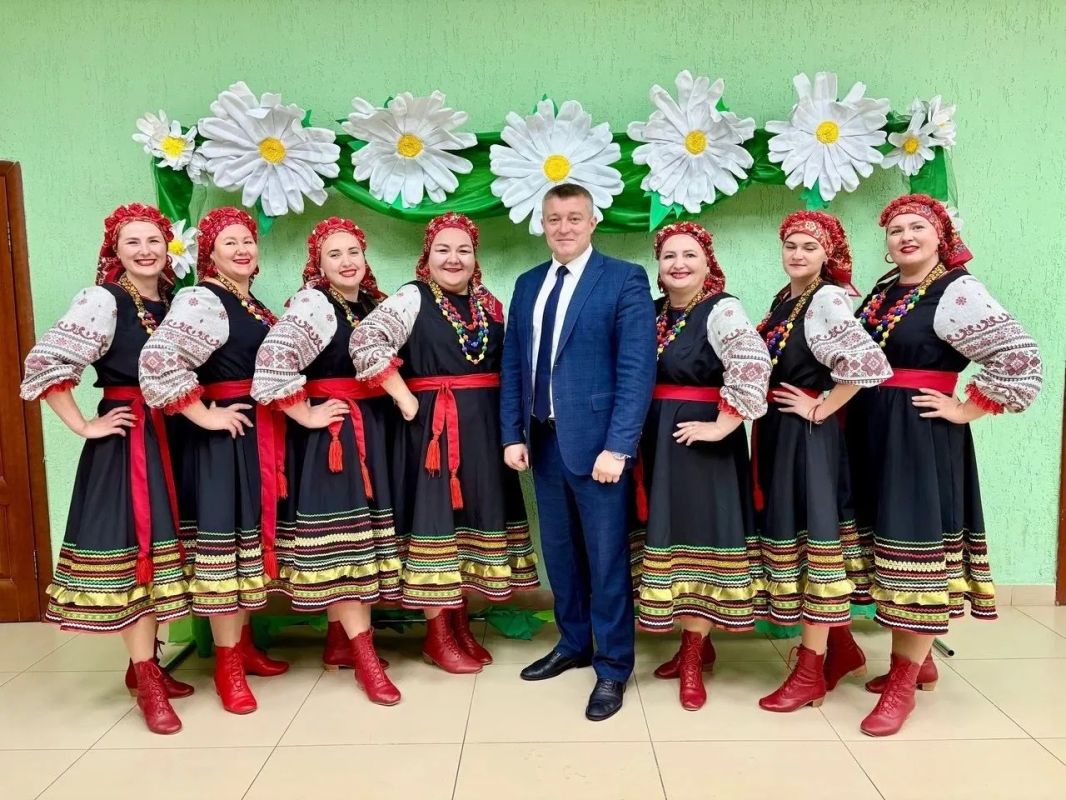 В районном доме культуры посёлка Камыши поздравили жителей нашего района В районном доме культуры посёлка Камыши поздравили жителей нашего района