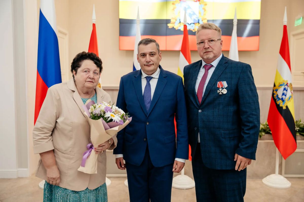 В Доме Советов прошла церемония награждения родителей нагрудным знаком «За заслуги в воспитании детей», почетным знаком «Материнская слава – Отцовская доблесть», медалью «Мать героя» и «Отец героя» В Доме Советов прошла церемония награждения родителей нагрудным знаком «За заслуги в воспитании детей», почетным знаком «Материнская слава – Отцовская доблесть», медалью «Мать героя» и «Отец героя»