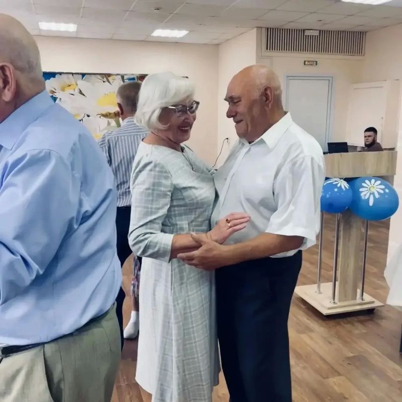 В День семьи, любви и верности чествовали супружеские пары, чьи долгие союзы стали олицетворением крепости семейных уз, взаимного уважения и преданности В День семьи, любви и верности чествовали супружеские пары, чьи долгие союзы стали олицетворением крепости семейных уз, взаимного уважения и преданности