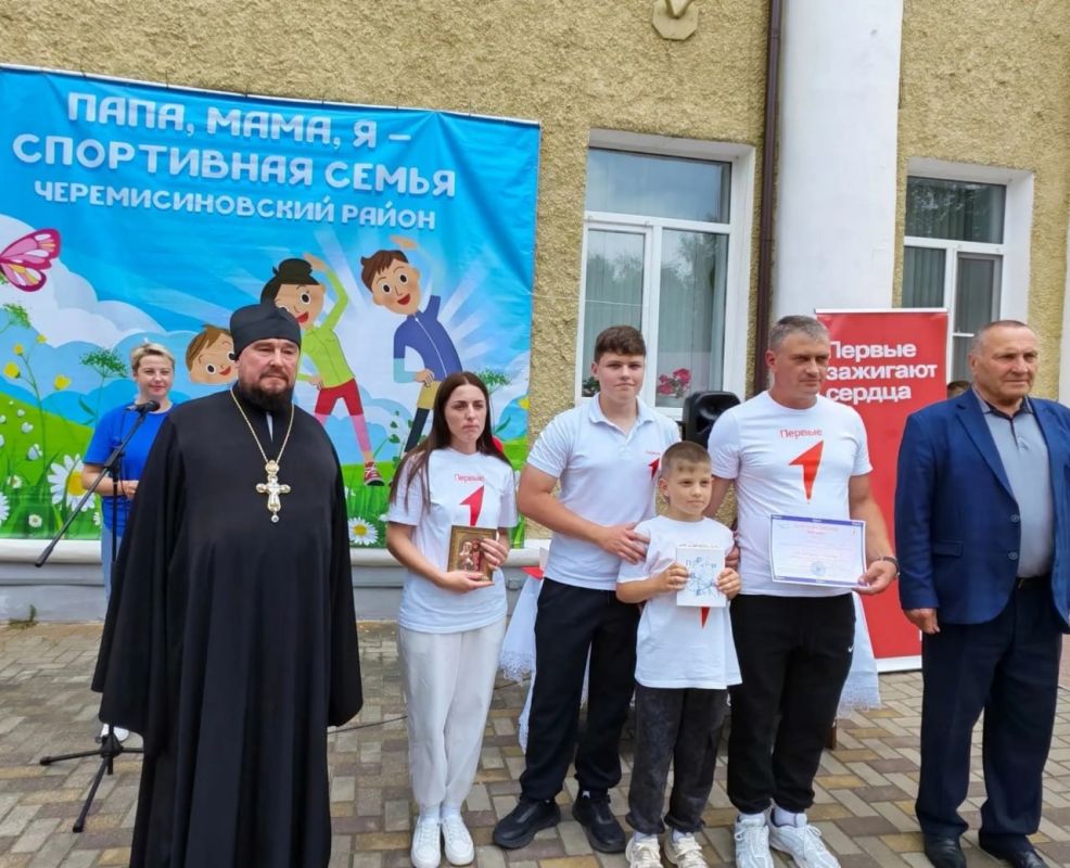 «Мы одна семья» - под таким названием вчера в Черемисиновском районе прошёл традиционный семейный велопробег, посвященный Дню семьи, любви и верности «Мы одна семья» - под таким названием вчера в Черемисиновском районе прошёл традиционный семейный велопробег, посвященный Дню семьи, любви и верности