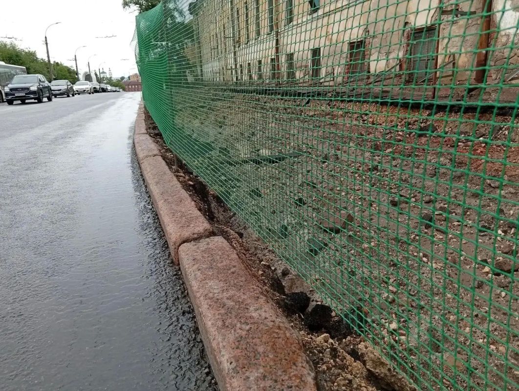 В Курске на улице Сонина ремонтируют 370 метров тротуара В Курске на улице Сонина ремонтируют 370 метров тротуара