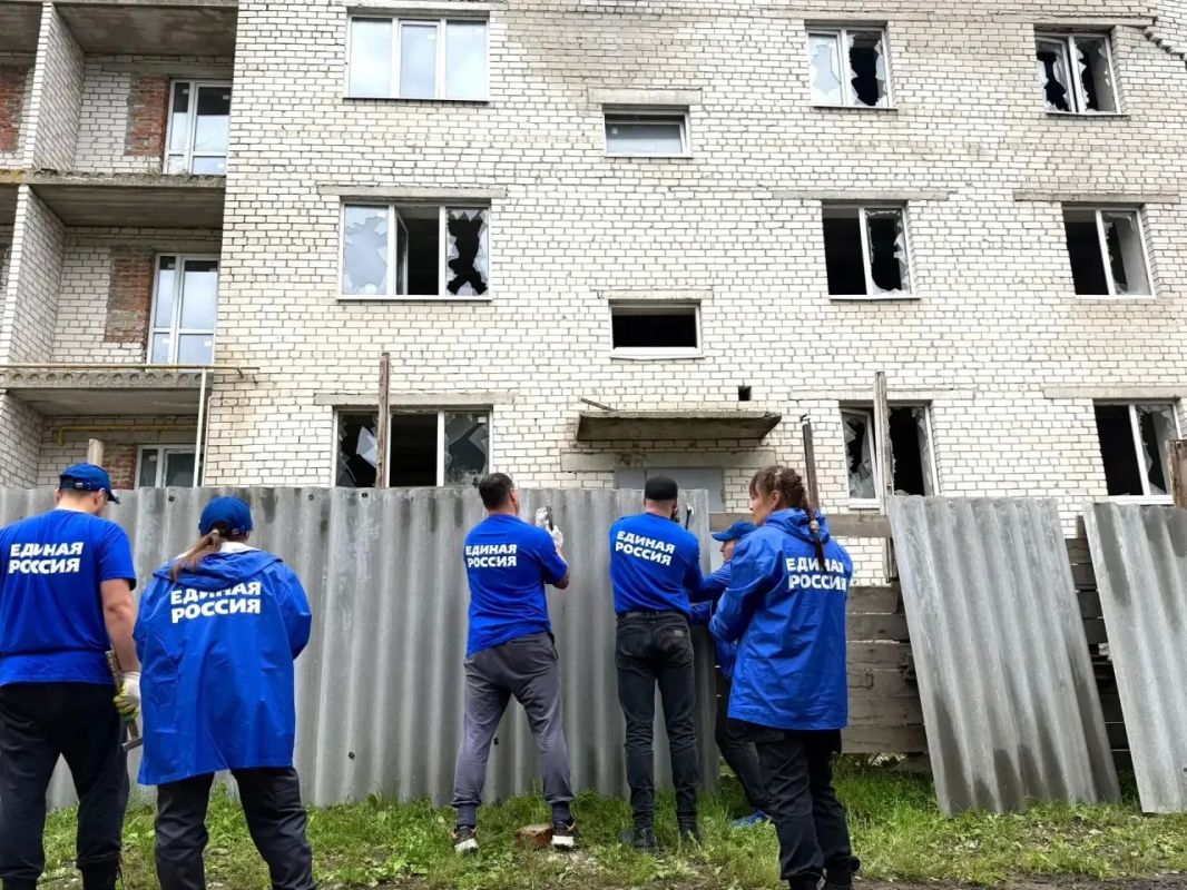 Игорь Кастюкевич: Курская область. Волонтёры лагеря Единой России «Курский рубеж» работают в Льговском районе Игорь Кастюкевич: Курская область. Волонтёры лагеря Единой России «Курский рубеж» работают в Льговском районе