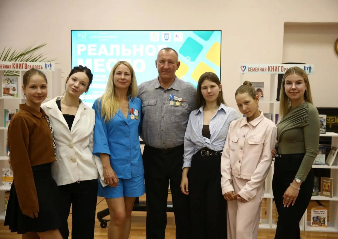 В Центральной городской библиотеке им. Ф.А. Семёнова при поддержке комитета культуры и туризма города Курска состоялась тематическая программа #Россия_начинается_с_Семьи в рамках проекта #Реальное место 46/23 В Центральной городской библиотеке им. Ф.А. Семёнова при поддержке комитета культуры и туризма города Курска состоялась тематическая программа #Россия_начинается_с_Семьи в рамках проекта #Реальное место 46/23