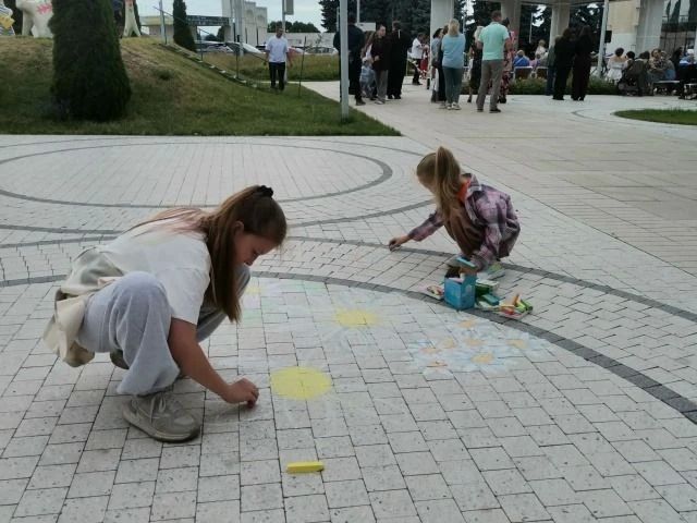 В рамках грантового проекта Артрезиденции «СветЛица» состоялась ярмарка мастеров, приуроченная к празднованию Дня семьи, любви и верности В рамках грантового проекта Артрезиденции «СветЛица» состоялась ярмарка мастеров, приуроченная к празднованию Дня семьи, любви и верности