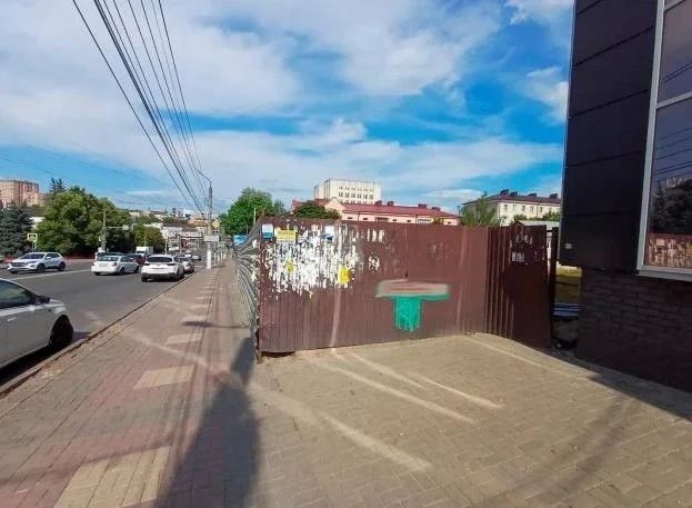 В Курске на улице Дзержинского выявили нарушения в содержании фасадов зданий В Курске на улице Дзержинского выявили нарушения в содержании фасадов зданий