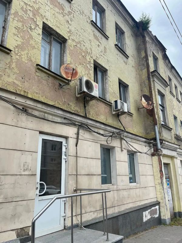 В Курске на улице Дзержинского выявили нарушения в содержании фасадов зданий В Курске на улице Дзержинского выявили нарушения в содержании фасадов зданий