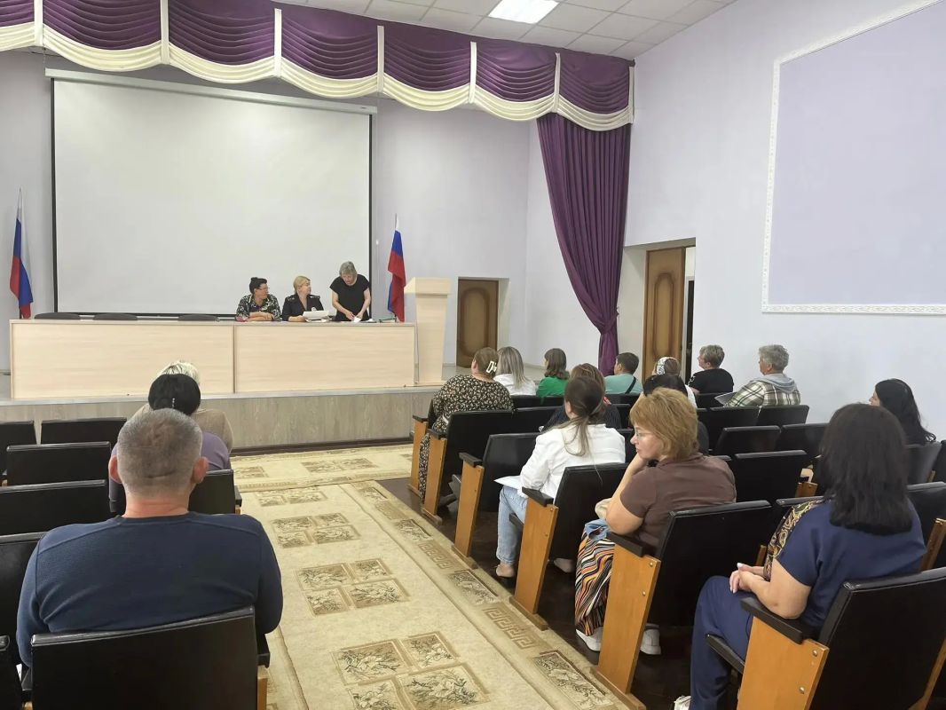 9 июля в Актовом зале Администрации Октябрьского района Курской области, в связи со Всероссийской неделей правовой помощи прошло собрание опекунов, попечителей и приемных родителей района