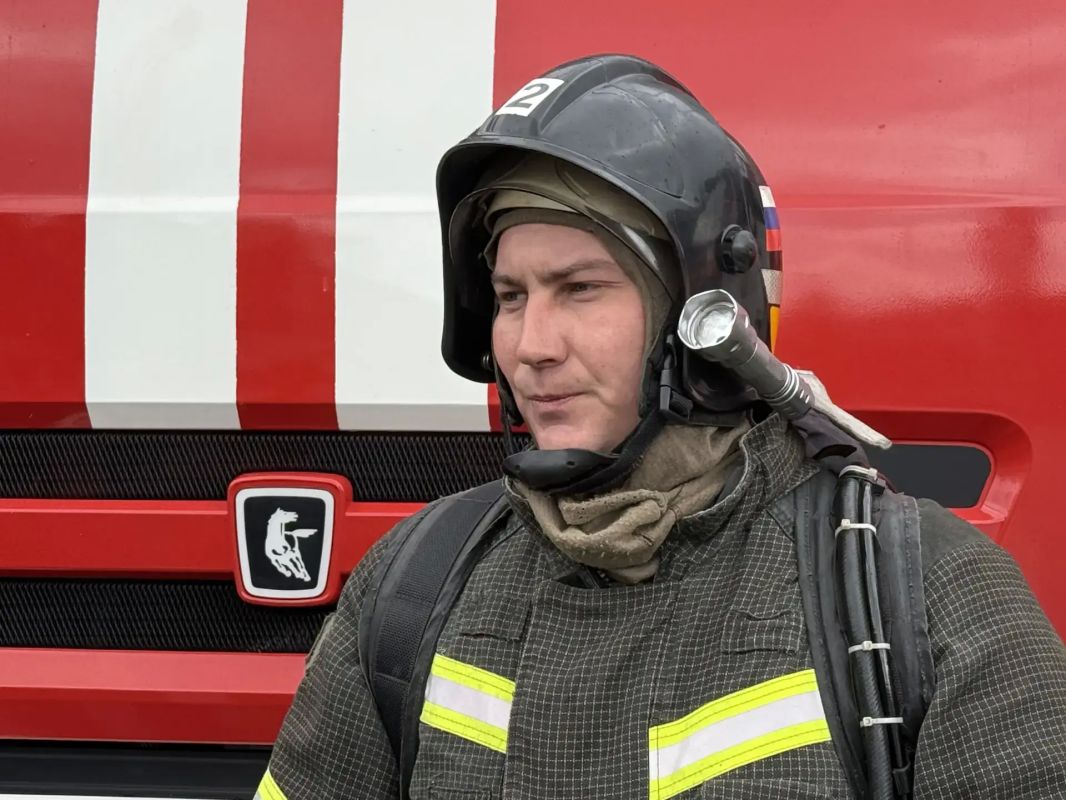 #Нашиогнеборцы. Вадим Сергеев, пожарный 2 пожарно-спасательной части Главного управления МЧС России по Курской области В пожарной охране огнеборец служит 4 года, это было мечтой детства #Нашиогнеборцы. Вадим Сергеев, пожарный 2 пожарно-спасательной части Главного управления МЧС России по Курской области В пожарной охране огнеборец служит 4 года, это было мечтой детства