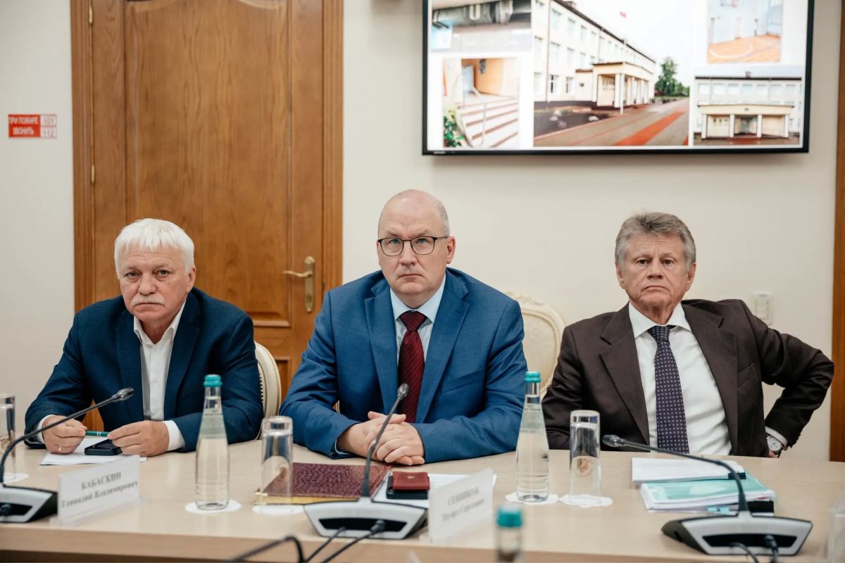 Александр Хинштейн: Рабочий понедельник начали с заседания Правительства Курской области Александр Хинштейн: Рабочий понедельник начали с заседания Правительства Курской области