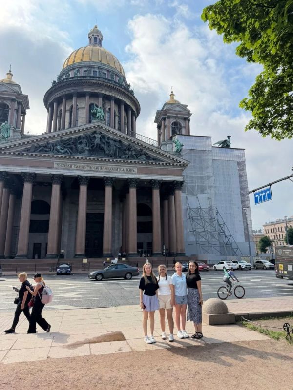Для учащихся старших классов Верхнелюбажской средней школы завершилась незабываемая поездка в Санкт-Петербург Для учащихся старших классов Верхнелюбажской средней школы завершилась незабываемая поездка в Санкт-Петербург