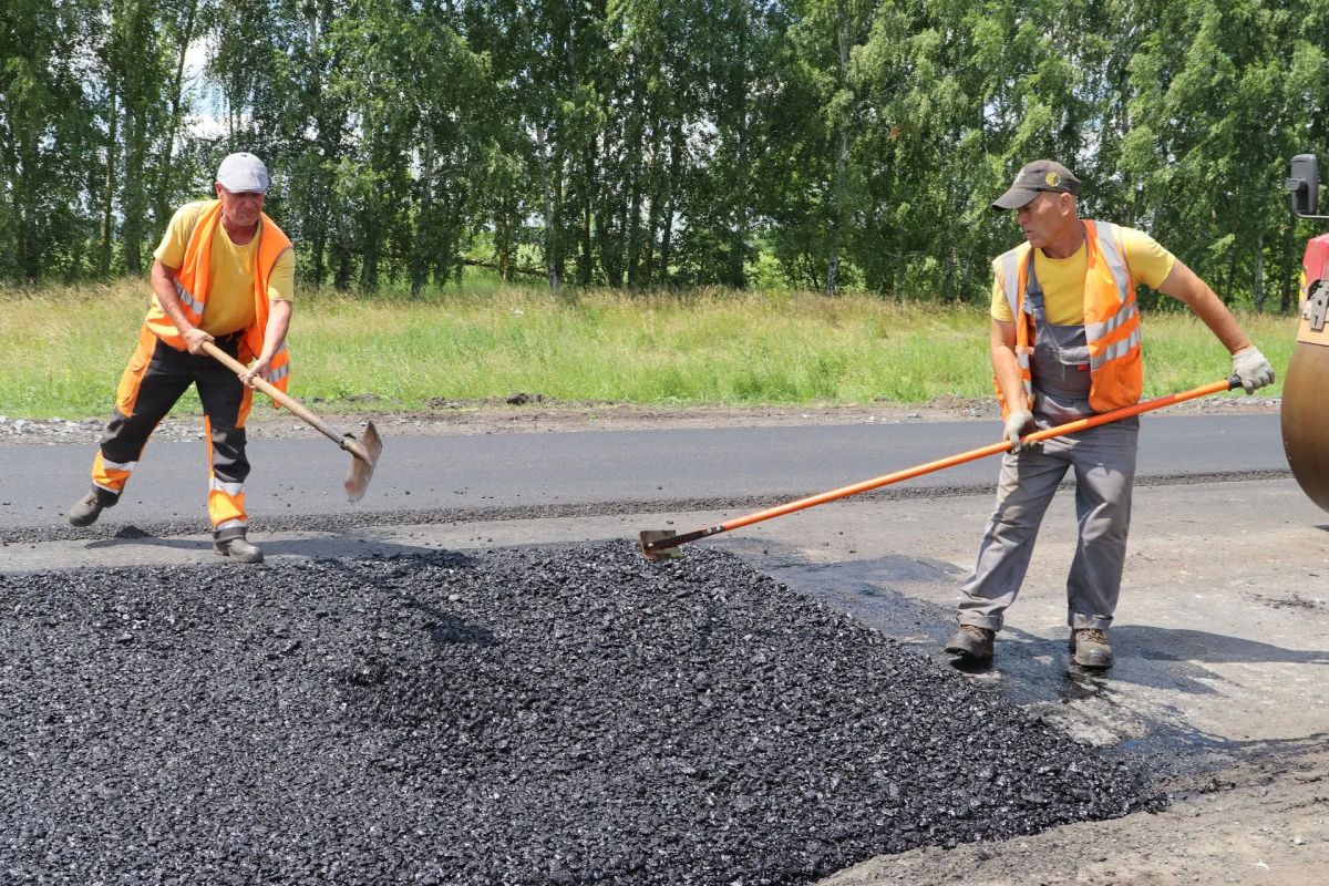 Во время летней практики студенты профильных курских вузов и ссузов проходят стажировку на дорожных объектах Курской области Во время летней практики студенты профильных курских вузов и ссузов проходят стажировку на дорожных объектах Курской области