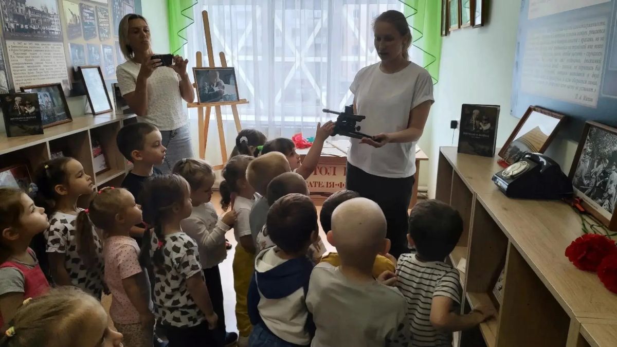В Зале славы Петра Алексеевича Михина, действующем на базе Культурного центра семейного чтения и досуга им. П.А. Михина, и в библиотеке-филиале № 12 им. К.Д. Воробьева в Зале памяти Константина Дмитриевича Воробьева прошли... В Зале славы Петра Алексеевича Михина, действующем на базе Культурного центра семейного чтения и досуга им. П.А. Михина, и в библиотеке-филиале № 12 им. К.Д. Воробьева в Зале памяти Константина Дмитриевича Воробьева прошли...