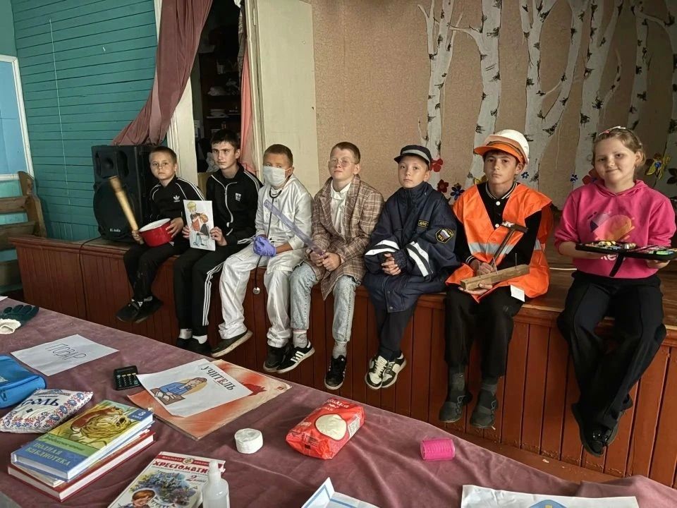 ВСЕ ПРОФЕССИИ ВАЖНЫ. "Кем стать?" - вопрос, который волнует и подростков, и родителей ВСЕ ПРОФЕССИИ ВАЖНЫ. "Кем стать?" - вопрос, который волнует и подростков, и родителей