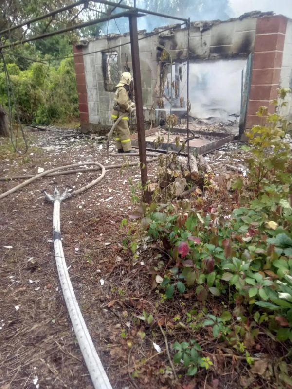 Огнеборцы ПЧ Обоянского района на тушении пожара Огнеборцы ПЧ Обоянского района на тушении пожара