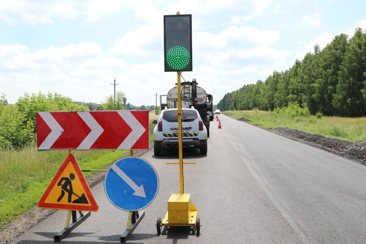 Во время летней практики студенты профильных курских вузов и ссузов проходят стажировку на дорожных объектах Курской области