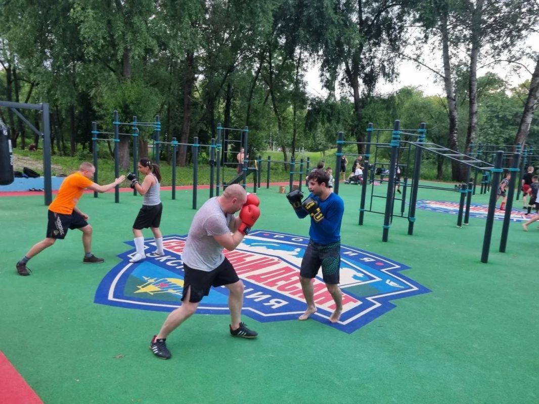 ВСЁ О "НАРОДНОМ ТРЕНЕРЕ". Присоединяйтесь к «Народному тренеру» на занятиях и в соцсетях ВСЁ О "НАРОДНОМ ТРЕНЕРЕ". Присоединяйтесь к «Народному тренеру» на занятиях и в соцсетях