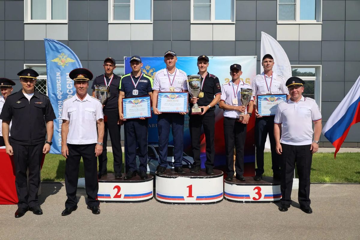 Курские полицейские заняли второе место в чемпионате России по служебному многоборью Курские полицейские заняли второе место в чемпионате России по служебному многоборью
