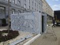 В центре Курска бетонные стены укрытия украсили соловьями
