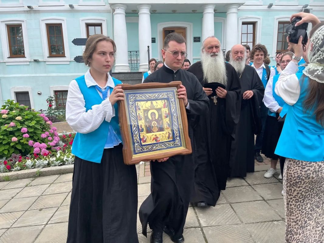 В Курской области стартовал XVIII Международный съезд «Содружество православной молодежи» Съезд проходит в 18-й раз, его посвятили Году единства народов России и 600-летию преставления преподобного Никона, игумена... В Курской области стартовал XVIII Международный съезд «Содружество православной молодежи» Съезд проходит в 18-й раз, его посвятили Году единства народов России и 600-летию преставления преподобного Никона, игумена...