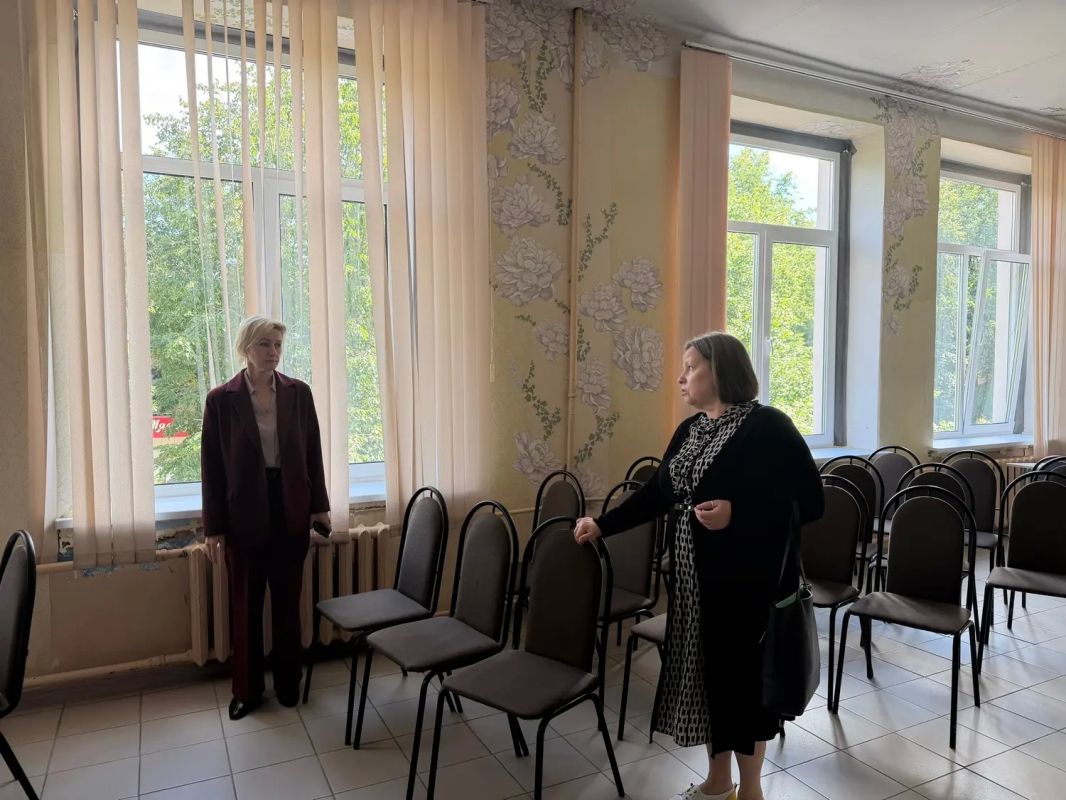 Заместитель главы города Лариса Кравченко посетила городские библиотеки, в которых в настоящее время ведутся ремонтные работы Заместитель главы города Лариса Кравченко посетила городские библиотеки, в которых в настоящее время ведутся ремонтные работы